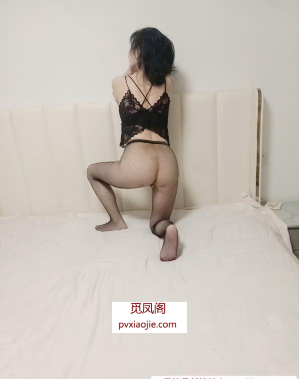 朝阳白皙肥臀薇薇