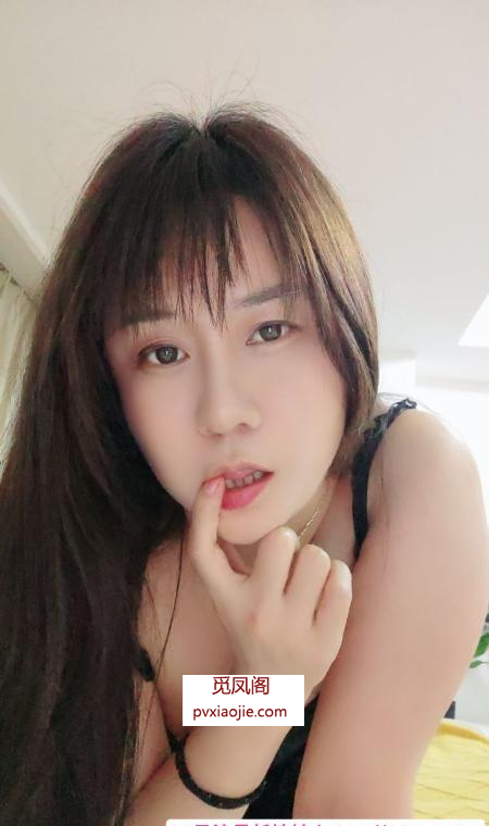 白云舌吻少妇
