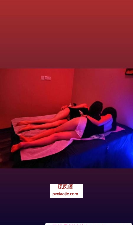 小妹子奶头粉嫩