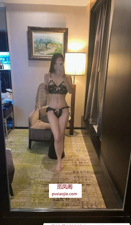 性感迷人翘臀气质老师