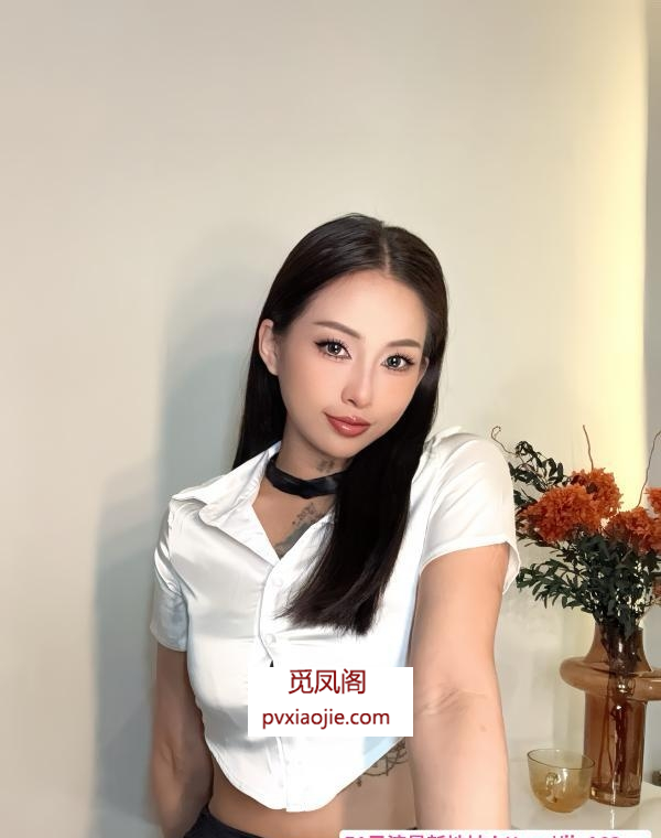 古铜色性感御姐